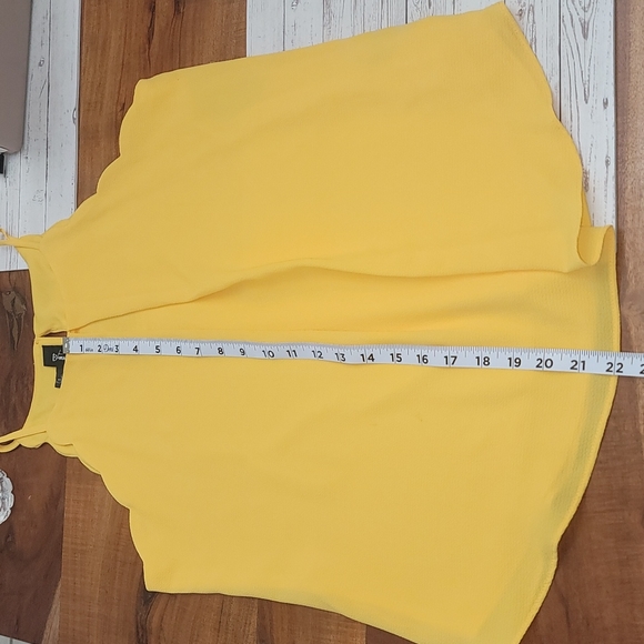 B. Wear Yellow Top - Picture 8 of 13